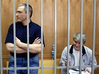 Судебные приставы хотят взыскать с Ходорковского и Лебедева еще 17 млрд рублей