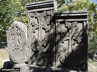 Кресты, хачкары, армянские символы, устанавливались рядом с церквами, монастырями или кладбищами
