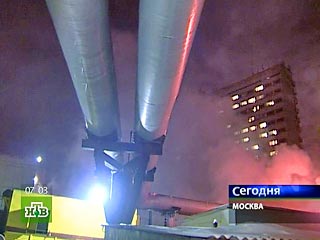 В Москве устранена авария на теплотрассе, в результате которой 5 жилых домов больше 10 часов оставались без тепла, сообщили в МЧС РФ. Всего были отключены 30 домов