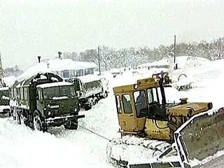 Колонна грузовиков, попавшая 19 января в снежный плен, выехала в Петропавловск-Камчатский