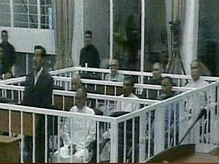 Заседание суда над бывшим президентом Ирака Саддамом Хусейном и семерыми его сподвижниками отложено до среды, 1 февраля. Об этом объявил новый главный судья Рауф Абдель Рахман