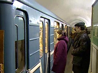 Сокольническая линия московского метро встала из-за падения на рельсы человека