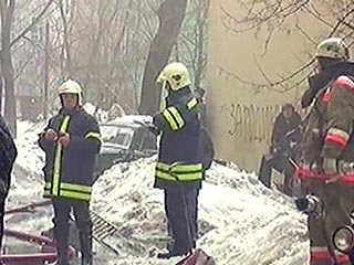 На севере Москвы горит школа: идет эвакуация детей