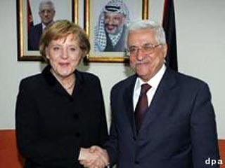 Аббас не намерен подавать в отставку после победы на выборах радикальной группировки "Хамас"