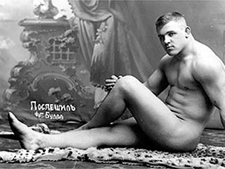 В архиве обнаружены уникальные фотографии из жизни геев, сделанные студией Карла Буллы