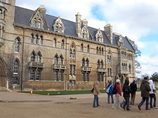 Оксфорд будет заключать со студентами контракт об обязательном посещении лекций