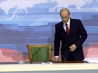 Президент России на днях Владимир Путин установил рекорд по продолжительности проведения пресс-конференции. Встреча с журналистами в Кремле продолжалась 3 часа 26 минут