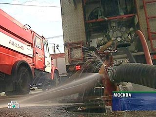 Возгорание в трехэтажном производственном здании на улице Автомоторная, на севере Москвы, возникло в 14:30 по московскому времени, сообщили ИТАР-ТАСС в противопожарной службе столицы