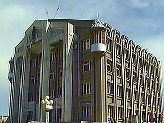 Верховный суд Карачаево-Черкесии в понедельник вынес приговор трем подсудимым по делу о массовых беспорядках в Черкесске и погроме в здании Дома правительства республики в ноябре 2004 года