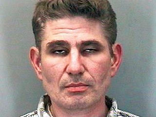 Как сообщила накануне полиция, 44-летний Джордж Далмас обвиняется в 17 кражах, совершенных им в период с октября 2005 года по январь 2006 года