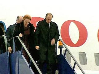Президент РФ Владимир Путин в среду прибыл в Испанию с двухдневным визитом. Путина, который прибыл в Мадрид вместе с супругой Людмилой, в аэропорту "Барахас" встретил министр иностранных дел Испании Мигель Анхель Моратинос