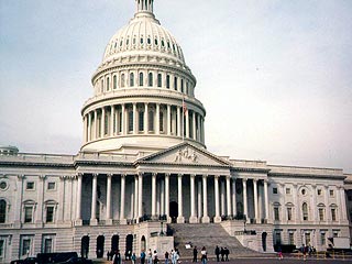 В Конгрессе США заслушали доклад о демократии в России