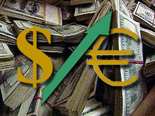 Курс доллара США достиг шестинедельного пика по отношению к евро