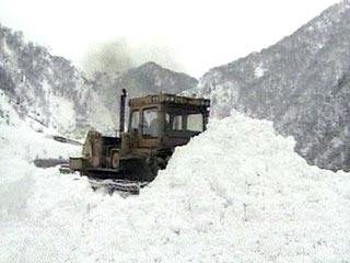 Курортный поселок в Карачаево-Черкесии накрыла снежная лавиной