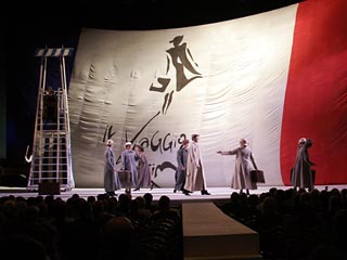 Редко исполняемую оперу Джоаккино Россини "Путешествие в Реймс" покажет в Москве в пятницу Мариинский театр