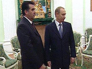 Президент России поздравил "отца всех туркмен" с 66-летием