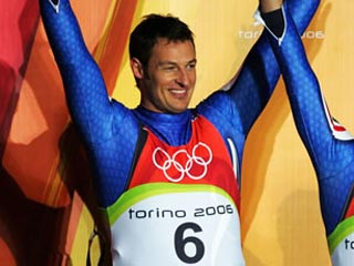 Итальянские политики призывают бронзового призера туринской Олимпиады в санном спорте Герхарда Планкенштайнера отказаться от завоеванной им медали из-за его признания итальянским СМИ, что он не знает итальянского гимна