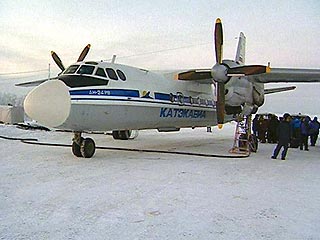 В Красноярске в аэропорту "Черемшанка" совершил аварийную посадку самолет Ан-24, на борту которого находились 40 человек, включая членов экипажа. Никто не пострадал
