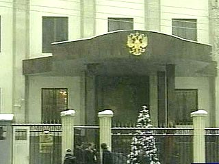 Посольство РФ в Тбилиси с 21 февраля прекратило оформление виз для граждан Грузии в качестве ответной меры на действия грузинской стороны, препятствующей получению въездных виз российскими военнослужащими