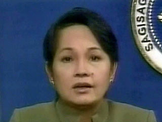 Президент Филиппин Глория Макапагал Арройо объявила в пятницу о введении в стране чрезвычайного положения в связи с попыткой государственного переворота