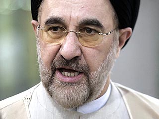 Бывший иранский президент Хатами, не напрямую обращаясь к своему преемнику Ахмади Нежаду, который за последние месяцы неоднократно выступал с националистическими лозунгами, заявил: "Холокост - это исторический факт"