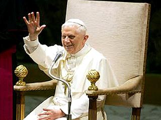 Папа Римский Бенедикт XVI выступил с обращением к футбольным болельщикам всего мира, в котором призвал их прекратить расовую дискриминацию на стадионах