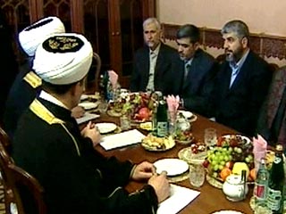 Делегация палестинского движения "Хамас" выразила удовлетворение встречей с главой Совета муфтиев России Равилем Гайнутдином, а также поддержало намерения российского руководства по созданию открытых отношений с мусульманским миром