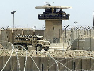 Всех заключенных печально известной тюрьмы "Абу-Грейб" в Багдаде в ближайшие три месяца переведут в новое место. Об этом сообщил представитель американских сил в Ираке, отвечающий за пленных, Кейр-Кевин Карри