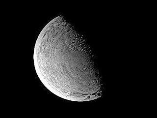 Вода в жидком состоянии присутствует на спутнике Сатурна Энцеладе