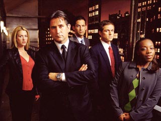 Непристойная сцена с участием подростков была показана в декабре 2004 года в одном из эпизодов телесериала "Не оставляя следа", снятого по заказу CBS