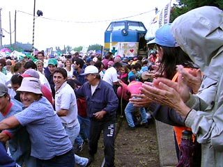 В Уругвае семь человек погибли и 11 получили увечья, попав под поезд, во время съемок телепередачи. Телешоу, которое снималось для благотворительных целей - деньги собирались для строительства больницы в городке Юнг
