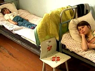 В Когалыме госпитализированы 13 школьников, отравившихся в столовой