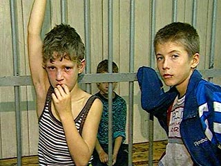 В России отмечается рост тяжких и особо тяжких преступлений, совершаемых детьми и подростками. По данным МВД, в 2005 году таких правонарушений было зафиксировано 150 тысяч, а за два месяца 2006 года уже выявлено 23,2 тысячи