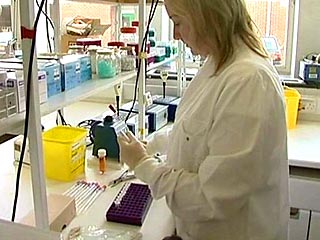 Американские ученые обнаружили вторую разновидность вируса птичьего гриппа, которая способна передаваться людям, сообщила представительница Центра по контролю и предотвращению болезней США Ребекка Гартен