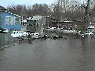 Более чем в 30 субъектах РФ возможны чрезвычайные ситуации из-за повреждения дамб во время весеннего паводка