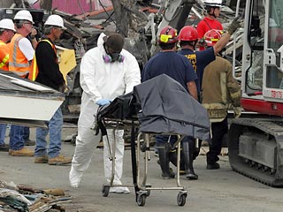 В Новом Орлеане найдены еще две жертвы урагана "Катрина". Как рассказал в понедельник медицинский эксперт штата Луис Катальди, останки людей были найдены при разборе завалов одного из обрушившихся зданий