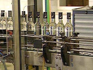 Московский завод "Кристалл" во вторник остановил производство алкоголя из-за отсутствия новых спецмарок