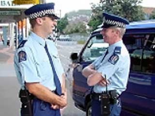 Жителя Новой Зеландии, родившегося без рук, оштрафовали за превышение скорости: за рулем своего автомобиля он двигался со скоростью 121 километр в час. Как сообщает новозеландская полиция, одной ногой водитель управлял рулем, а другой - педалями