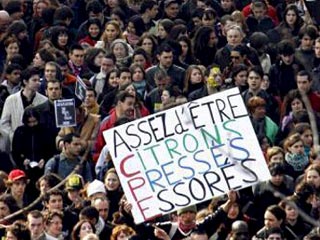 Французские студенты призвали к отставке правительства