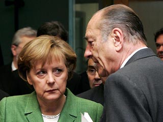 Во Франции вооруженная журналистка смогла подойти к Шираку и Меркель