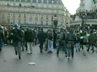 Беспорядки в Париже: для грабежа манифестантов подтянулась молодежь из пригородов