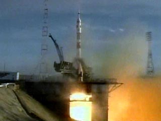 С Байконура в четверг к Международной космической станции отправился российский корабль "Союз ТМА-8" с тремя космонавтами на борту