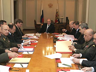 Президент России Владимир Путин заявил, что Россия рассматривает ядерное сдерживание в качестве одного из основных элементов, гарантирующих безопасность государства