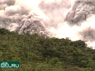 Сильное извержение действующего вулкана Ареналь, расположенного вблизи курортного города в 100 километрах от коста-риканской столицы, началось неожиданно накануне вечером