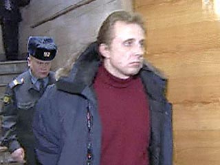 Мосгорсуд отложил на 27 апреля слушание по существу уголовного дела в отношении бывшего сотрудника службы безопасности НК ЮКОС Алексея Пичугина, обвиняемого в убийствах