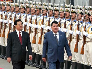 Президент Туркмении Сапармурат Ниязов прибыл в Китай с официальным визитом. Нынешний визит Ниязова в Китай - третий в истории межгосударственных отношений