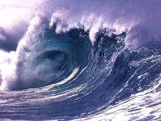 Британские ученые изучают видеозаписи самых гигантских волн, которые когда-либо удалось зафиксировать на измерительных приборах, сообщает UPI