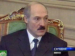 Впервые за две недели после выборов журналисты увидели живого президента Белоруссии Александра Лукашенко. 4 апреля в Минске он принял посла Казахстана, у которого истек срок полномочий