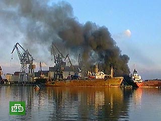 На Калининградском судостроительном заводе загорелся танкер