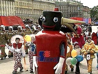 Ежегодный петербургский карнавал на Hевском проспекте, традиционно проходящий в День города 27 мая, соберет в этом году, по прогнозам организаторов, около двух миллионов участников и зрителей